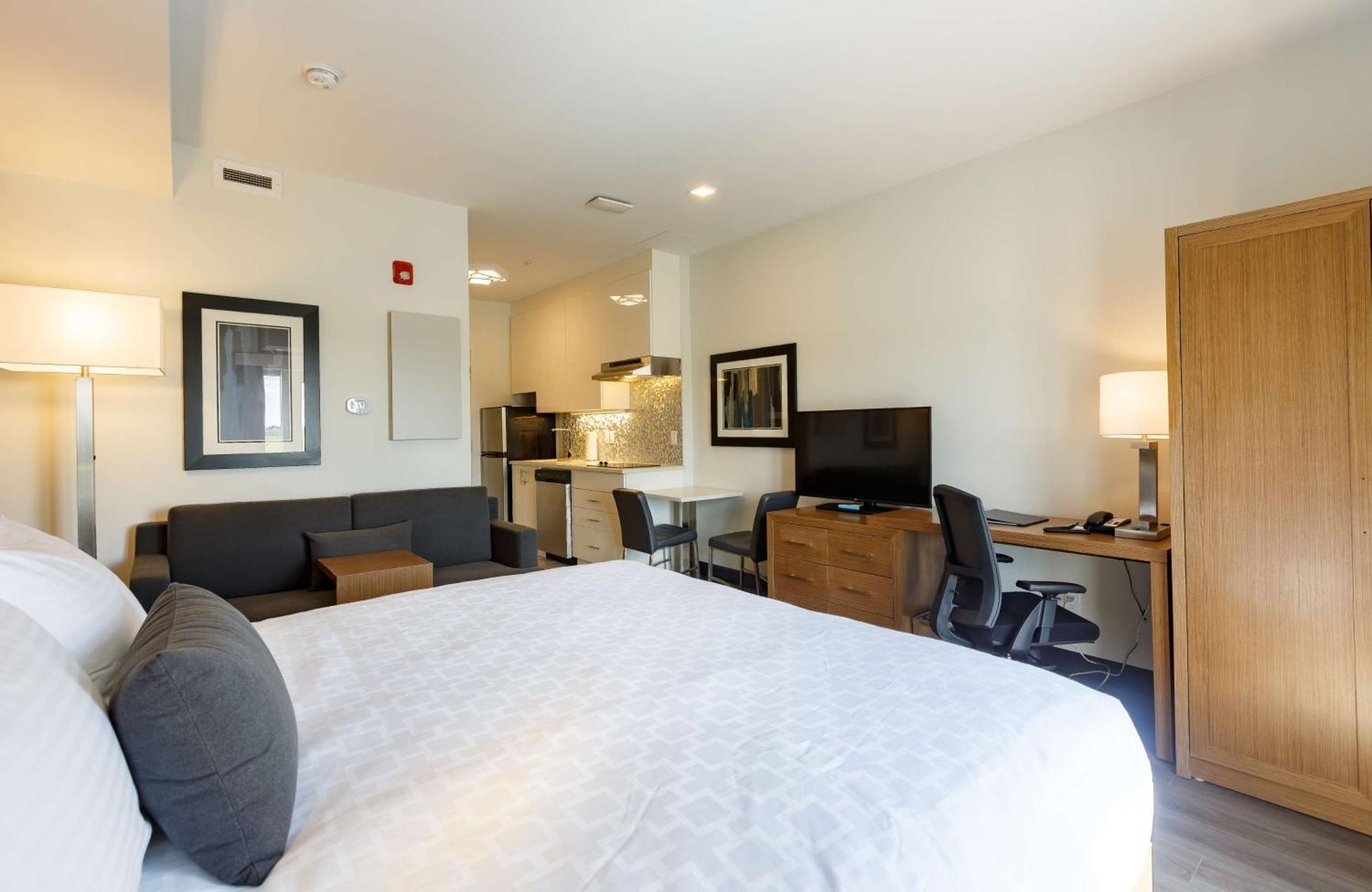 Executive Residency By Best Western Calgary City View North Exterior photo