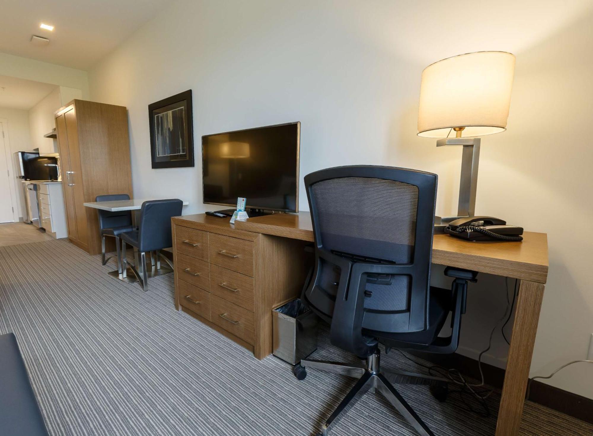 Executive Residency By Best Western Calgary City View North Exterior photo